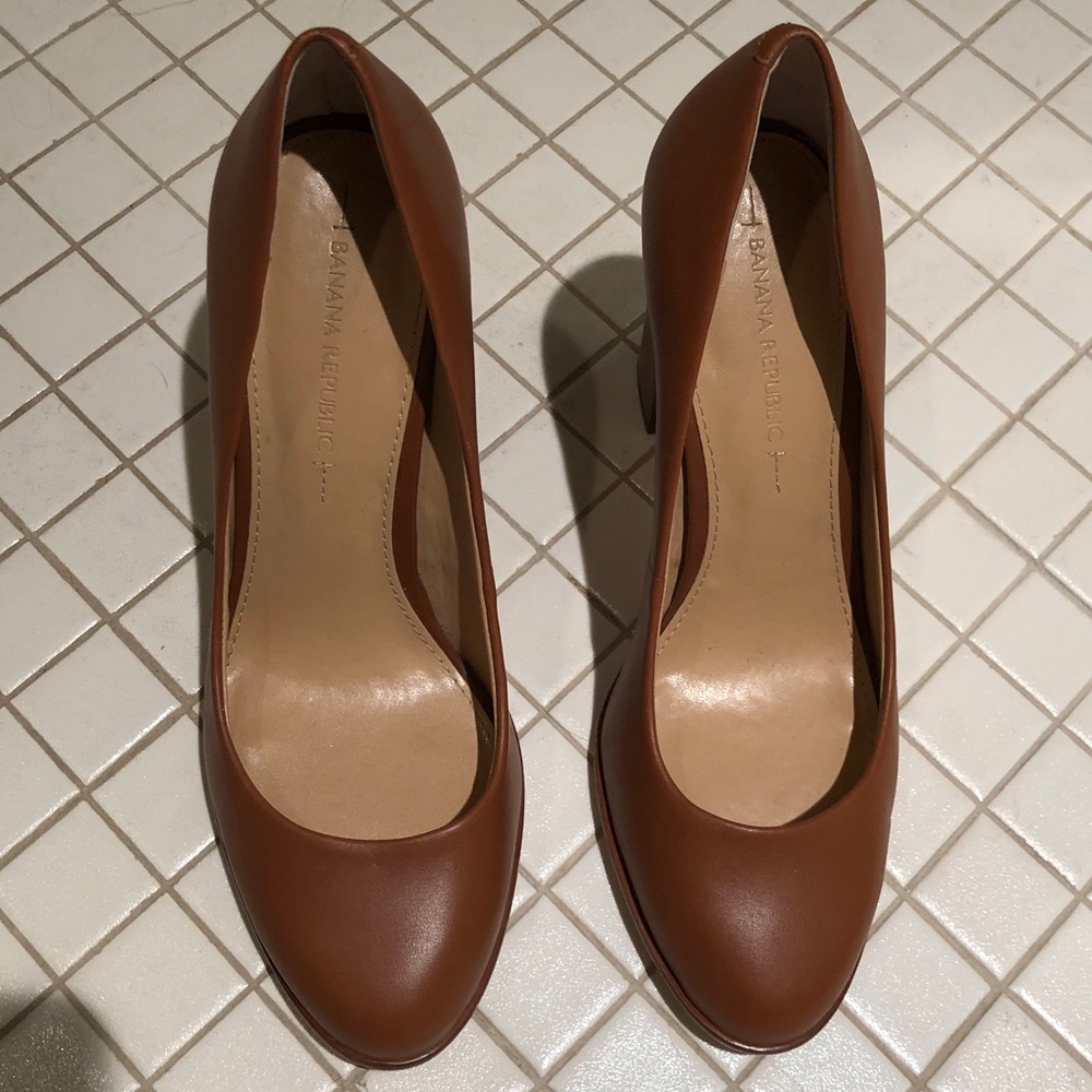 Banana Republic Block Heel Tan Shoes - Size 8.5